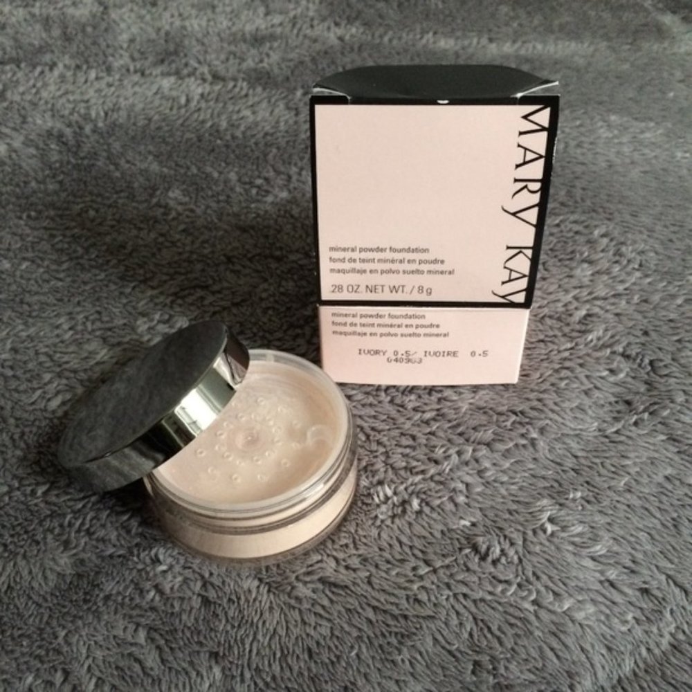 Ivory 0.5 Mary Kay Mineral Powder Foundation - Picture 5 of 11